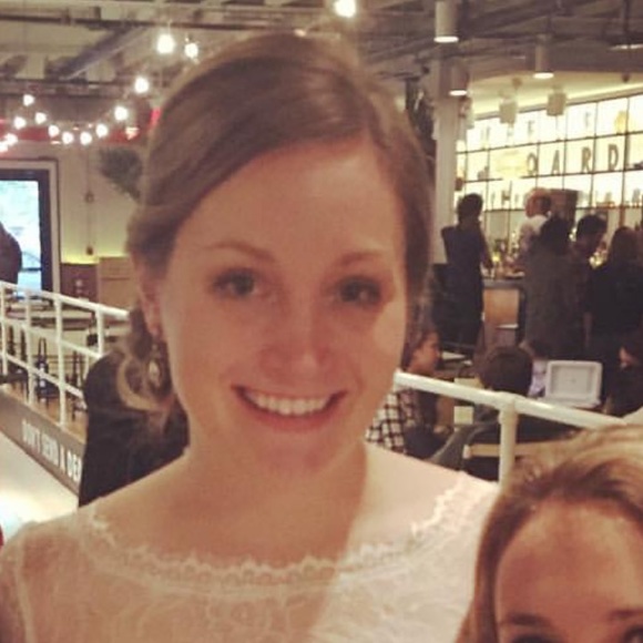 Meet your Posher, Laura - Picture 2 of 2