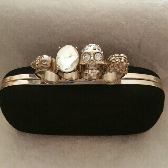 Skull knuckle clutch