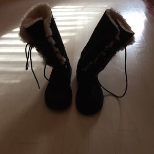 Lace up black uggs
