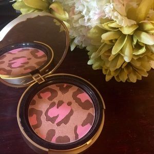Too faced leopard blush bronzer