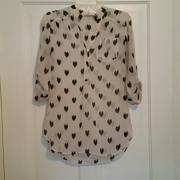 White top with black hearts
