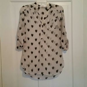 White top with black hearts