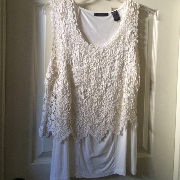 Two piece top with sleeveless lace short top