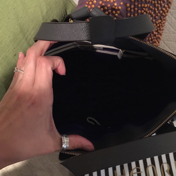 Henri Bendel jetsetter! - Picture 3 of 3