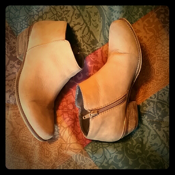 Steve Madden Tan Booties Womens 6