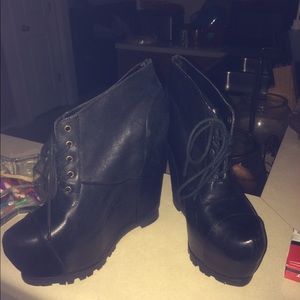 Wedge boots