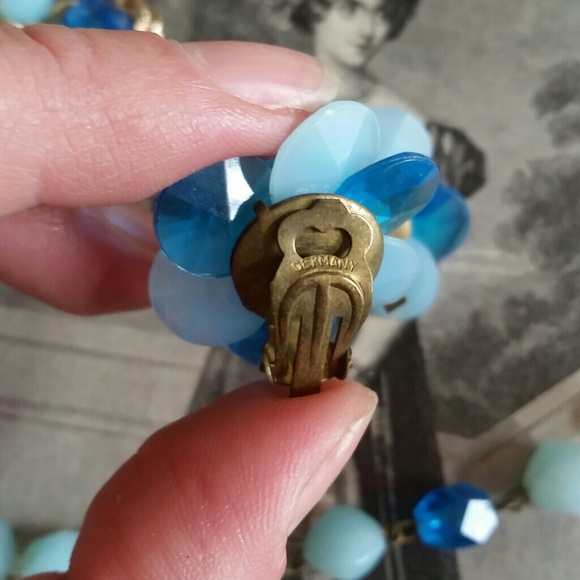 Vintage Blue celluloid necklace & earrings set - Picture 4 of 4