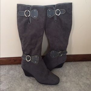 Gray boots size 8 1/2 brand A2 barely worn, nice!