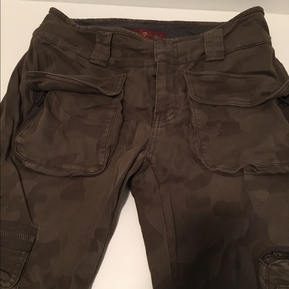 7 for all Mankind Cargo Pants. Size 27