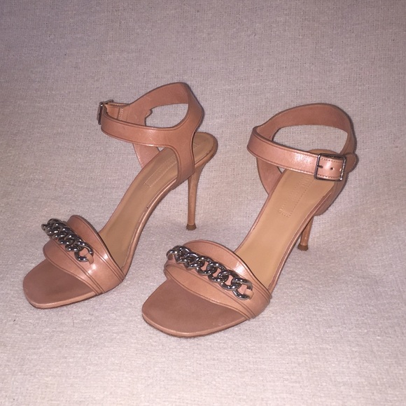 Celine Elegant Heel Shoes with Chain Detail 👠