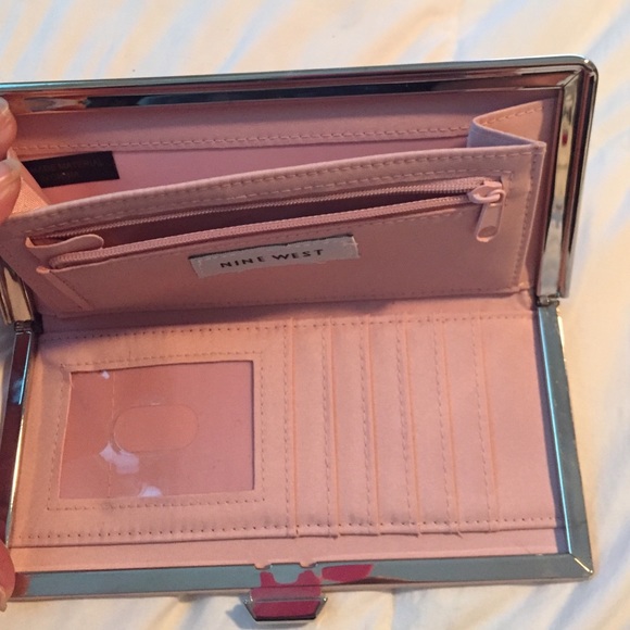 Pretty Pink Wallet - Picture 4 of 4