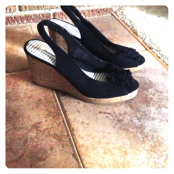 American Eagle pumps