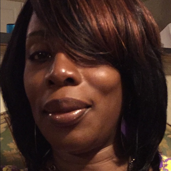 Meet your Posher, Cassandra - Picture 1 of 1