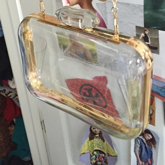 A clean cross body bag