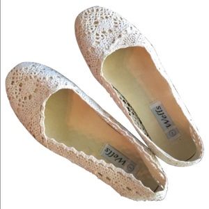 Lace flats