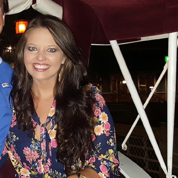 Meet your Posher, Amanda - Picture 3 of 4