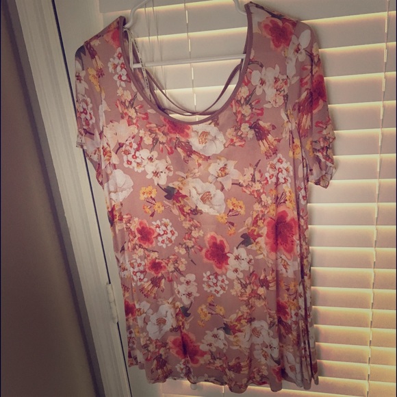 Forever 21 Plus Size Open Back Floral Top