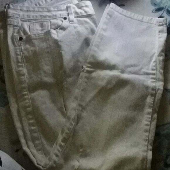 Guess women's sz 31 White crop Jeans