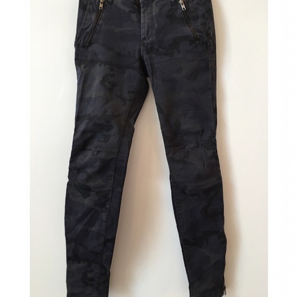 Zara camo pants with zipper detailing