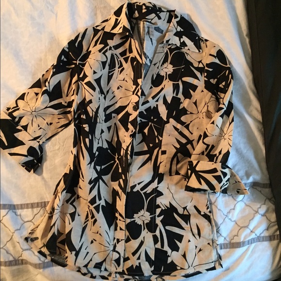 Linen blouse. Black and Tan classic. Size Small