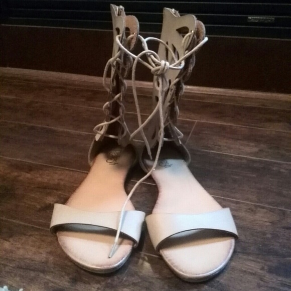 Tan gladiator sandals NWOT - Picture 2 of 4