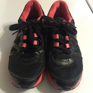 Nike REAX - black and neon pink