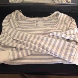 AMERICAN EAGLE WIDE NECK SWEATER
