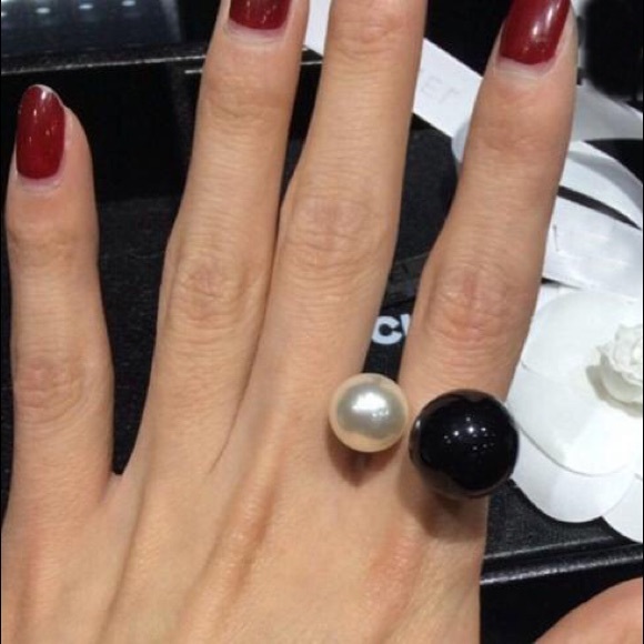 ✨Pearl & Black Ring✨