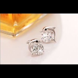 Beautiful Sterling silver dolphin earrings....