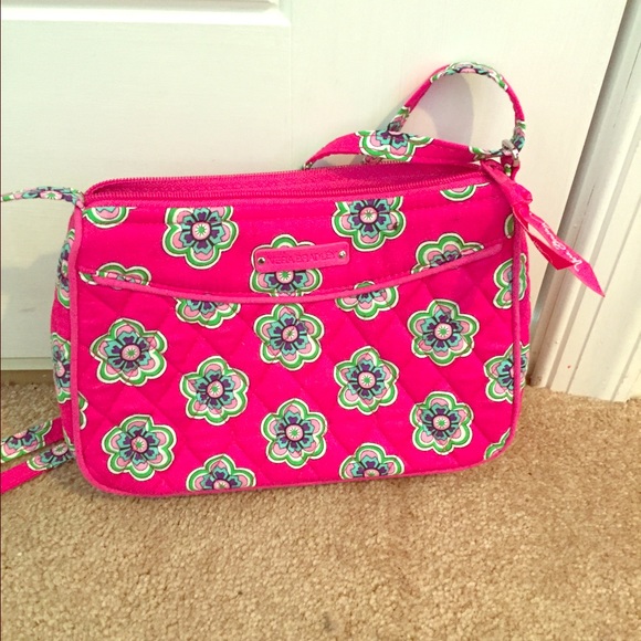 Vera Bradley Handbags - Vera Bradley small crossbody