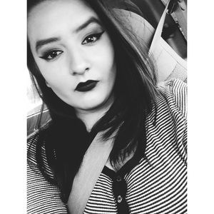 Meet your Posher, Aly ✌🏽
