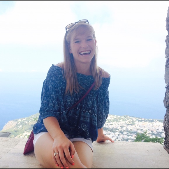 Meet your Posher, Mckenzie - Picture 1 of 1