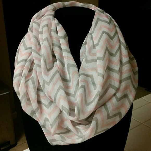Pink and gray chevron infinity scarf - Picture 1 of 2
