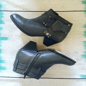 Marc by Marc Jacob Grey Ankle Booties
