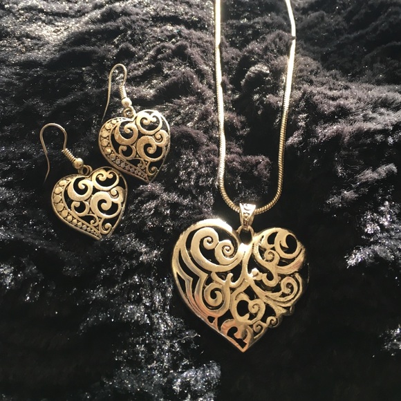 Beautiful large heart pendant necklace/ earrings