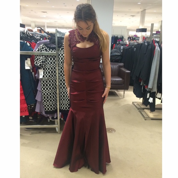 *NEVER WORN* XSCAPE RED DRESS SIZE 6 PROM DRESS