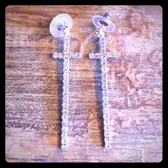 Gorgeous "Diamond" Cross earrings! 💎