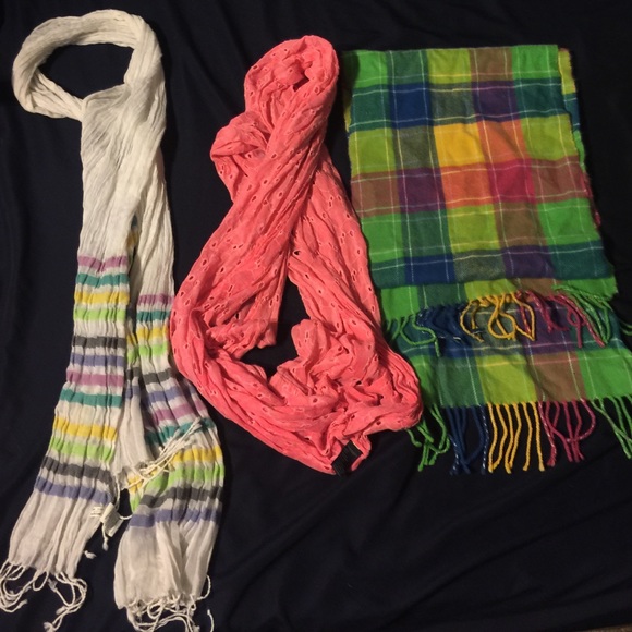 Scarfs. All together 20 individual 8.