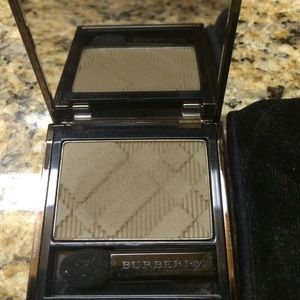 Burberry eyeshadow in No. 8 Khaki