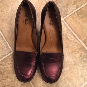 Söfft Loafer Metallic Rust. Size 8.