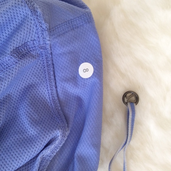 Lululemon lilac top with scrunch option Size 8 - Picture 4 of 4