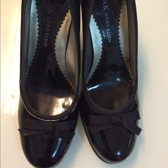 Anne Klein Women's Shoe Size 6M