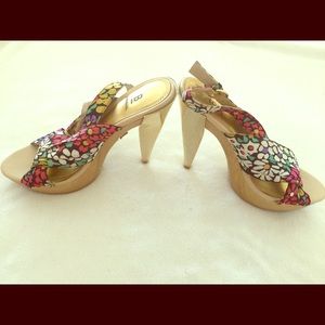 Bakers Open Toe Pump