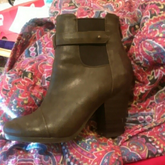 Brown booties - Picture 1 of 4