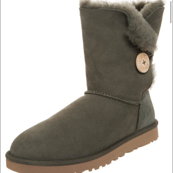 🐢Ladies Button Bailey Uggs
