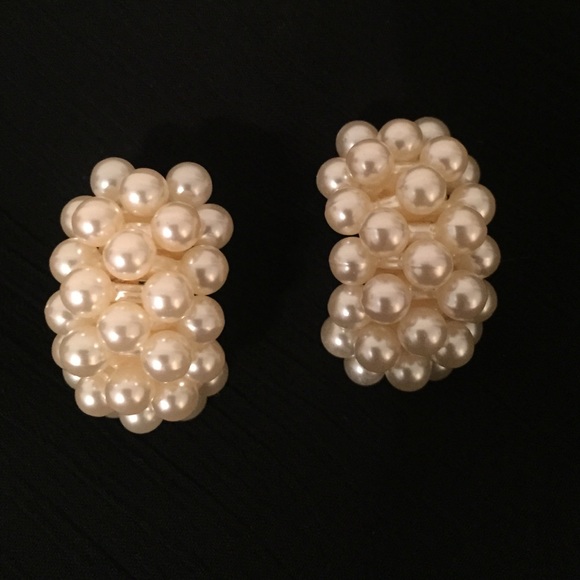 Earrings - Picture 1 of 2