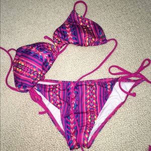 ADORABLE BILLABONG BIKIN!❤️