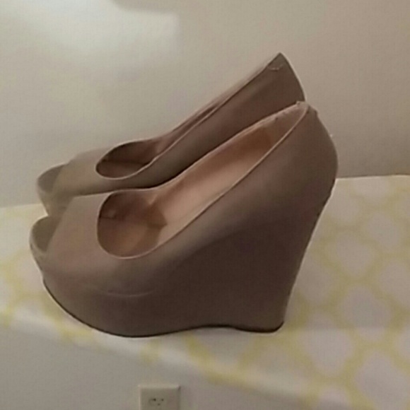 Tan Steve Madden Wedge - Picture 2 of 4