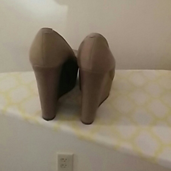 Tan Steve Madden Wedge - Picture 3 of 4