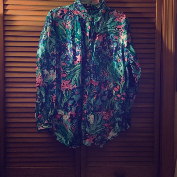 VINTAGE button up.